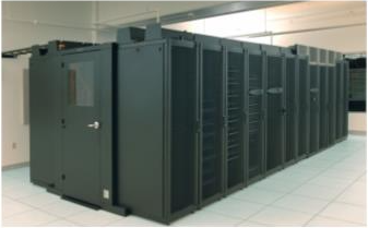 Figura 3 – Sistema di contenimento del corridoio di aria calda (HACS, Hot-Aisle Containment System) funzionante come area indipendente [Fonte: Schneider Electric].